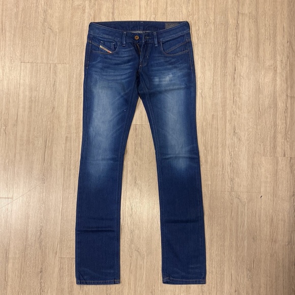 Diesel jeans. Low waist, skinny & straight leg. In excellent shape, hardly worn. - Picture 4 of 4